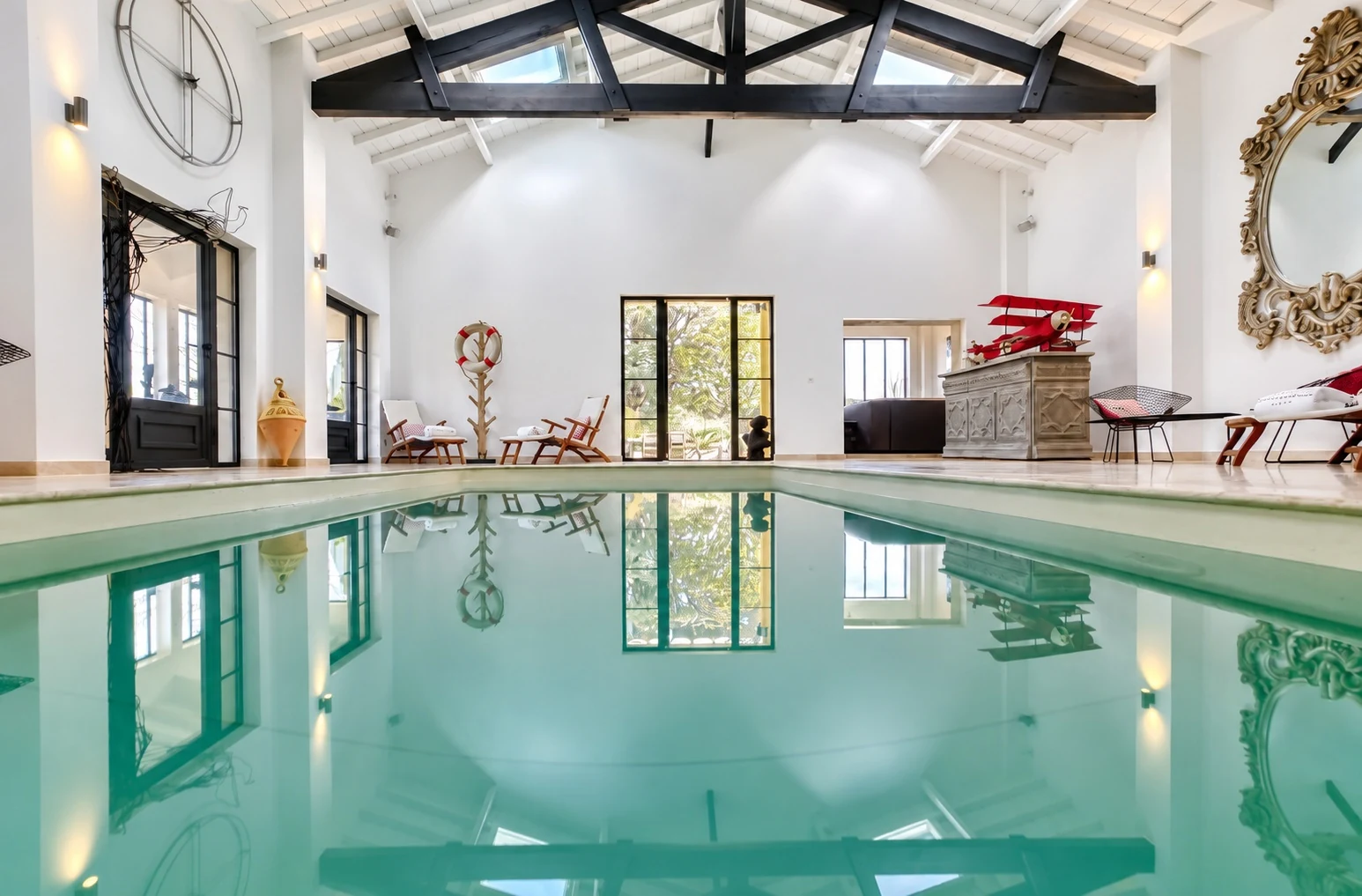La piscine intérieure chauffée du Spa