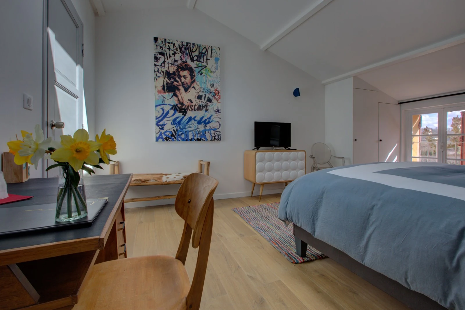 Cépage Room — blue design and contemporary art