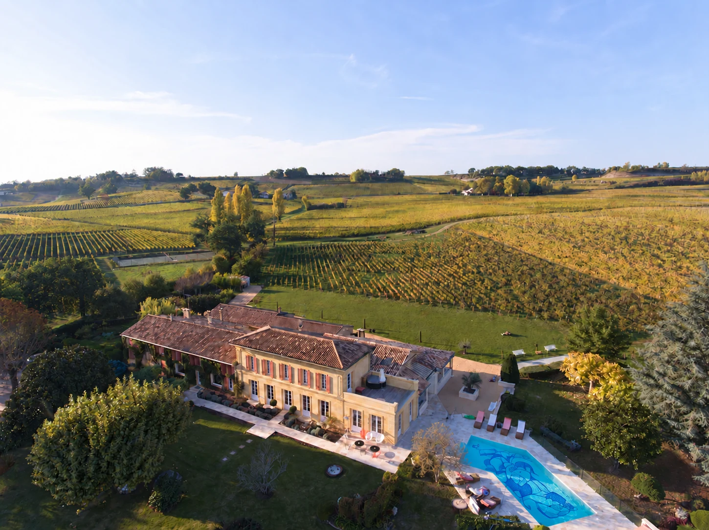 Vue aérienne du Château du Palanquey et des vignobles Vue aérienne du Château du Palanquey et des vignobles