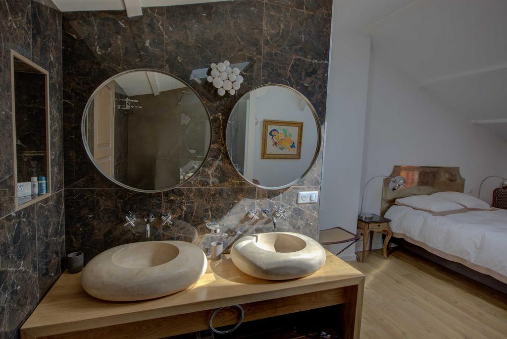 Grand Cru Room — double basin